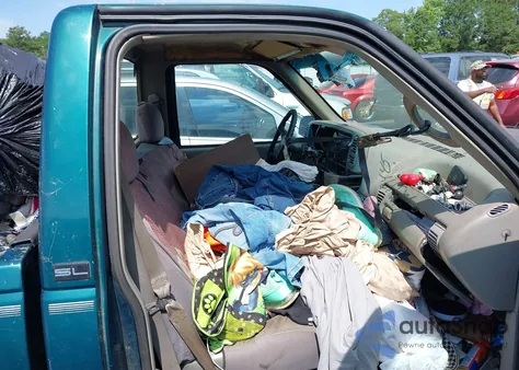 1995 GMC Sierra C1500 z USA, uszkodzony, nr VIN 1GTEC14H2SZ561267